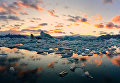 Работа фотографа Mateusz Piesiak из Польши Icebergs, занявшая первое место в категории Панорама в фотоконкурсе 2018 iPhone Photography Awards Работа фотографа Mateusz Piesiak из Польши Icebergs, занявшая первое место в категории Панорама в фотоконкурсе 2018 iPhone Photography Awards
