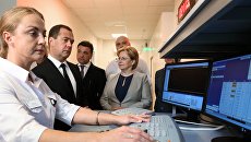 Председатель правительства РФ Дмитрий Медведев во время посещения Онкорадиологического центра Московского областного онкологического диспансера в Балашихе. 25 июля 2018 Председатель правительства РФ Дмитрий Медведев во время посещения Онкорадиологического центра Московского областного онкологического диспансера в Балашихе. 25 июля 2018