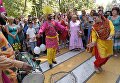 Участники фестиваля индийской культуры, посвященного Дню независимости Индии, в парке Сокольники в Москве Участники фестиваля индийской культуры, посвященного Дню независимости Индии, в парке Сокольники в Москве