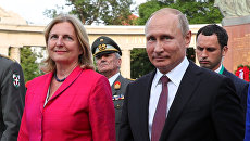 Президент РФ Владимир Путин и министр европейских, интеграционных и иностранных дел Австрии Карин Кнайсль. Архивное фото Президент РФ Владимир Путин и министр европейских, интеграционных и иностранных дел Австрии Карин Кнайсль. Архивное фото