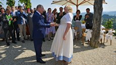 Президент РФ В. Путин посетил Австрию. Архивное фото Президент РФ В. Путин посетил Австрию. Архивное фото