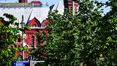Липы на Тверской улице в Москве Липы на Тверской улице в Москве