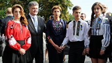 Президент Украины Петр Порошенко с семьей. Архивное фото Президент Украины Петр Порошенко с семьей. Архивное фото