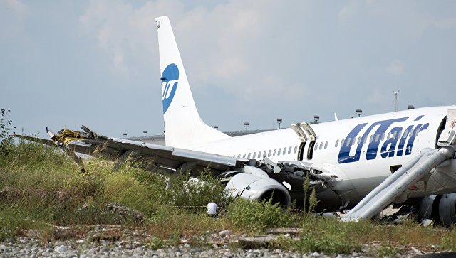 Самолет Boeing 737-800 авиакомпаниии Utair, рейса Москва - Сочи, совершил аварийную посадку в Сочи. 1 сентября 2018