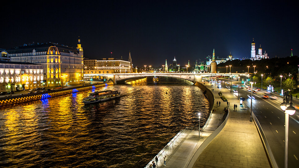 Китай город санкт петербург. Набережная реки Москвы Китай город. Китай город ночью Москва. Москва река Китай город. Французская набережная Москва.