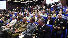 Участники во время брифинга для представителей военно-дипломатического корпуса иностранных государств, аккредитованных в России по учениям Восток-2018. 6 сентября 2018 Участники во время брифинга для представителей военно-дипломатического корпуса иностранных государств, аккредитованных в России по учениям Восток-2018. 6 сентября 2018