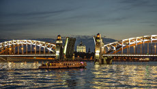 Разводка моста Петра Великого в Санкт-Петербурге Разводка моста Петра Великого в Санкт-Петербурге