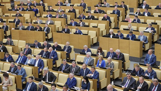 Депутаты на пленарном заседании Государственной Думы. Архивное фото