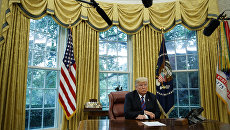 Президент США Дональд Трамп в Овальном кабинете Белого дома в Вашингтоне. 27 августа 2018 года Президент США Дональд Трамп в Овальном кабинете Белого дома в Вашингтоне. 27 августа 2018 года