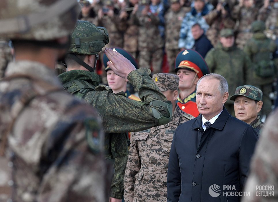 Владимир Путин на полевом смотре войск забайкальского полигона Цугол. 13 сентября 2018 Владимир Путин на полевом смотре войск забайкальского полигона Цугол. 13 сентября 2018