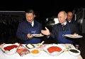 Президент РФ Владимир Путин и председатель КНР Си Цзиньпин во время посещения выставки в рамках ВЭФ Улица Дальнего Востока на набережной Дальневосточного федерального университета на острове Русский Президент РФ Владимир Путин и председатель КНР Си Цзиньпин во время посещения выставки в рамках ВЭФ Улица Дальнего Востока на набережной Дальневосточного федерального университета на острове Русский