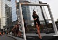 Модели на самом длинном в мире подиуме, возведенном на территории московского международного делового центра Москва-Сити Модели на самом длинном в мире подиуме, возведенном на территории московского международного делового центра Москва-Сити