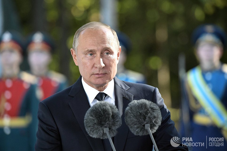 Президент РФ Владимир Путин выступает на торжественной церемонии освящения закладного камня главного храма Вооружённых сил РФ на территории военно-патриотического парка «Патриот» Президент РФ Владимир Путин выступает на торжественной церемонии освящения закладного камня главного храма Вооружённых сил РФ на территории военно-патриотического парка «Патриот»