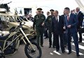 Президент РФ Владимир Путин во время посещения стрелкового центра АО Концерн Калашников на территории военно-патриотического парка Патриот Президент РФ Владимир Путин во время посещения стрелкового центра АО Концерн Калашников на территории военно-патриотического парка Патриот