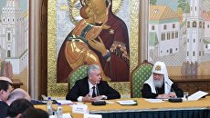 Патриарх Московский и всея Руси Кирилл и мэр Москвы Сергей Собянин на VIII заседании Попечительского совета Фонда поддержки строительства храмов Москвы. 20 сентября 2018 Патриарх Московский и всея Руси Кирилл и мэр Москвы Сергей Собянин на VIII заседании Попечительского совета Фонда поддержки строительства храмов Москвы. 20 сентября 2018