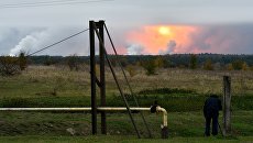 Дым от взрывов на складе с боеприпасами в районе населенного пункта Ичня Черниговской области, Украина. Архивное фото Дым от взрывов на складе с боеприпасами в районе населенного пункта Ичня Черниговской области, Украина. Архивное фото