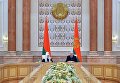 Президент Белоруссии Александр Лукашенко и патриарх Московский и всея Руси Кирилл во время встречи в Минске с членами Священного синода Русской православной церкви и Синода Белорусской православной церкви Президент Белоруссии Александр Лукашенко и патриарх Московский и всея Руси Кирилл во время встречи в Минске с членами Священного синода Русской православной церкви и Синода Белорусской православной церкви