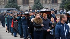 Церемония прощания с погибшими в результате трагедии в Керчи. Архивное фото Церемония прощания с погибшими в результате трагедии в Керчи. Архивное фото