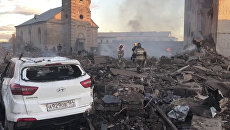 Пожарно-спасательные подразделения МЧС РФ на заводе пиротехники Авангард в Гатчине Ленинградской области, где произошел взрыв. 19 октября 2018 Пожарно-спасательные подразделения МЧС РФ на заводе пиротехники Авангард в Гатчине Ленинградской области, где произошел взрыв. 19 октября 2018