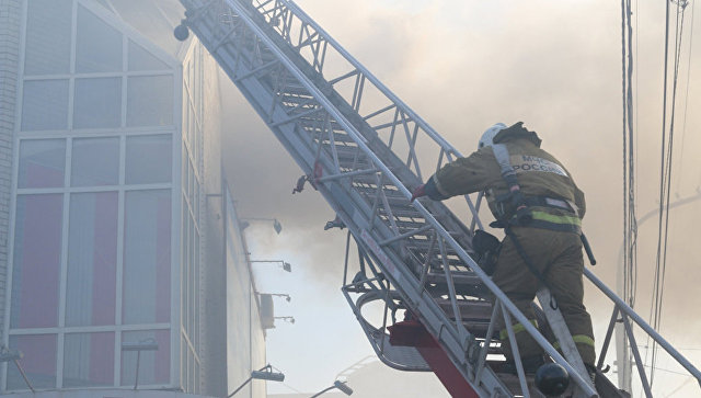 В Астраханской области вспыхнул пожар на рынке 