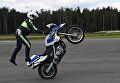 Сотрудник автоинспекции во время показательных выступлений на открытии Международного этапа конкурса Дорожный патруль на полигоне Ногинский в Московской области Сотрудник автоинспекции во время показательных выступлений на открытии Международного этапа конкурса Дорожный патруль на полигоне Ногинский в Московской области