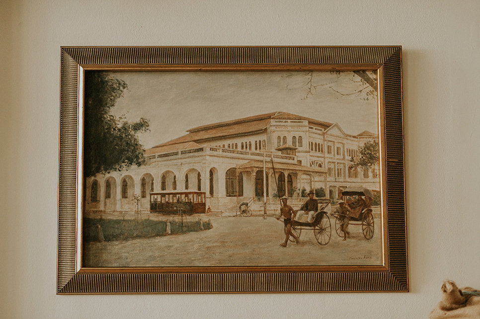 Картина в отеле Raffles Singapore