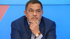 Главный редактор издания Украина.ру Искандер Хисамов во время пресс-конференции на тему: Азовский кризис: шаг к большой войне? Главный редактор издания Украина.ру Искандер Хисамов во время пресс-конференции на тему: Азовский кризис: шаг к большой войне?