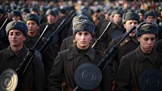 Участники марша, посвященного 77-летию военного парада 1941 года, на Красной площади в Москве Участники марша, посвященного 77-летию военного парада 1941 года, на Красной площади в Москве