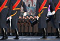 Участники марша, посвященного 77-летию военного парада 1941 года, на Красной площади в Москве Участники марша, посвященного 77-летию военного парада 1941 года, на Красной площади в Москве