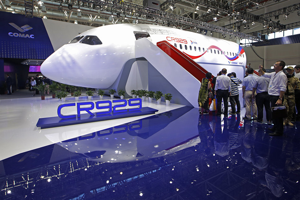 Презентация макета российско-китайского самолета CR929 на Чжухайском авиасалоне Презентация макета российско-китайского самолета CR929 на Чжухайском авиасалоне