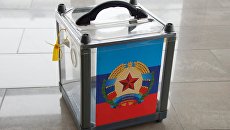 Урна для голосования на одном из избирательных участков в Луганске. Архивное фото Урна для голосования на одном из избирательных участков в Луганске. Архивное фото