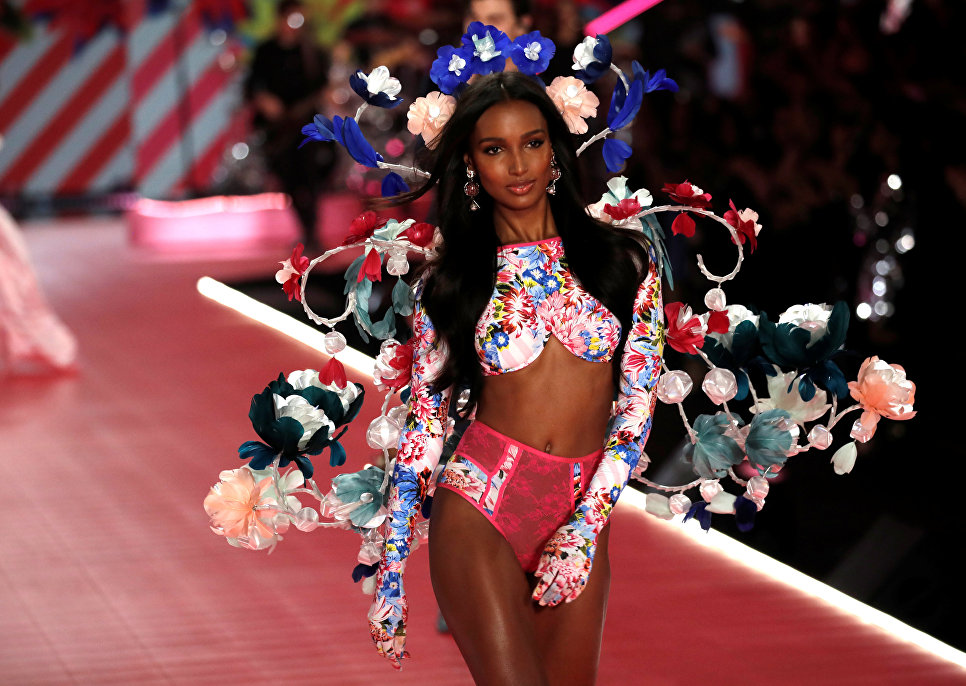 Показ Victoria’s Secret в Нью-Йорке Показ Victoria’s Secret в Нью-Йорке