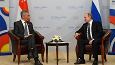 Президент Российской Федерации Владимир Путин и премьер-министр Республики Сингапур Ли Сянь Лун во время двусторонней встречи в Сочи Президент Российской Федерации Владимир Путин и премьер-министр Республики Сингапур Ли Сянь Лун во время двусторонней встречи в Сочи