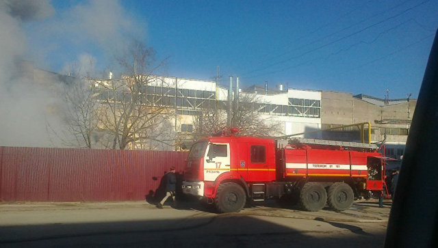 Спасатели потушили пожар на заводе в Рязани 