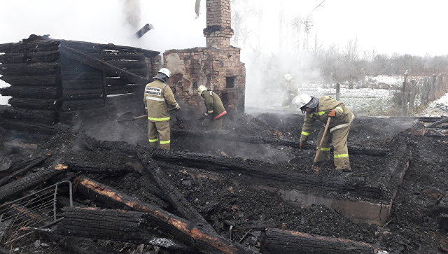 В МЧС назвали причину пожара в Псковской области, где погибли шесть человек 