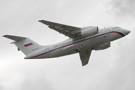 Демонстрация российско-украинского самолета Ан-148 прошла в Воронеже Демонстрация российско-украинского самолета Ан-148 прошла в Воронеже