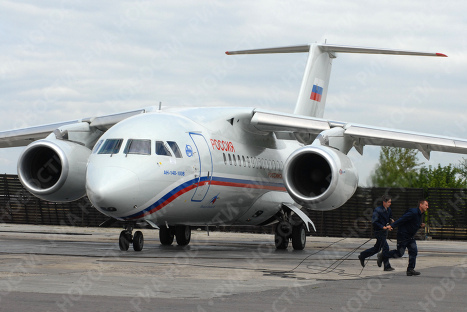 Демонстрация российско-украинского самолета Ан-148 прошла в Воронеже Демонстрация российско-украинского самолета Ан-148 прошла в Воронеже