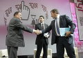 Лоуренс Стриклинг, Игорь Щеголев и Михаил Гришанков на Первом российском форуме по управлению Интернетом Лоуренс Стриклинг, Игорь Щеголев и Михаил Гришанков на Первом российском форуме по управлению Интернетом