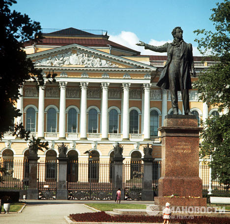 Памятник пушкину в санкт петербурге фото