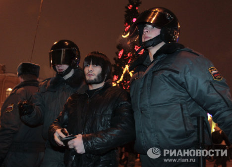 Сотрудники милиции задержали около 60 человек в центре Петербурга Сотрудники милиции задержали около 60 человек в центре Петербурга