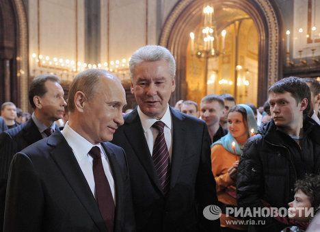 Владимир Путин и Сергей Собянин на праздничном пасхальном богослужении в храме Христа Спасителя Владимир Путин и Сергей Собянин на праздничном пасхальном богослужении в храме Христа Спасителя
