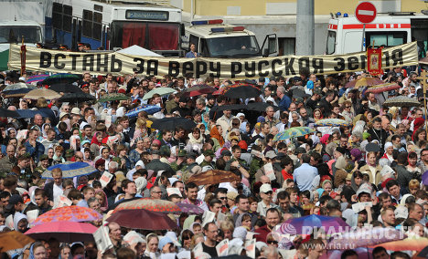 Крестный ход и молитвенное стояние в защиту веры, поруганных святынь, Церкви и ее доброго имени Крестный ход и молитвенное стояние в защиту веры, поруганных святынь, Церкви и ее доброго имени