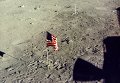 Американский флаг, установленный на поверхности Луны Американский флаг, установленный на поверхности Луны