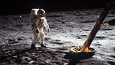 Астронавт Эдвин Олдрин на Луне. Архивное фото Астронавт Эдвин Олдрин на Луне. Архивное фото
