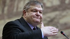 Греческий политик Евангелос Венизелос, представитель партии ПАСОК, выступает перед парламентом в Афинах Греческий политик Евангелос Венизелос, представитель партии ПАСОК, выступает перед парламентом в Афинах