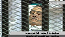 Хосни Мубарак на заседании суда в Каире Хосни Мубарак на заседании суда в Каире
