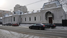 Здание галереи Триумф, где продолжается обыск Здание галереи Триумф, где продолжается обыск