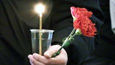 Петербуржцы зажгли свечи в память о жертвах теракта ровно в 16.32 Петербуржцы зажгли свечи в память о жертвах теракта ровно в 16.32