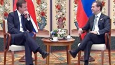 Медведев позвал британского премьера в Россию Медведев позвал британского премьера в Россию