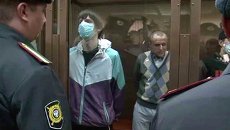 Осужденные за убийства скинхеды в масках слушали приговор Осужденные за убийства скинхеды в масках слушали приговор